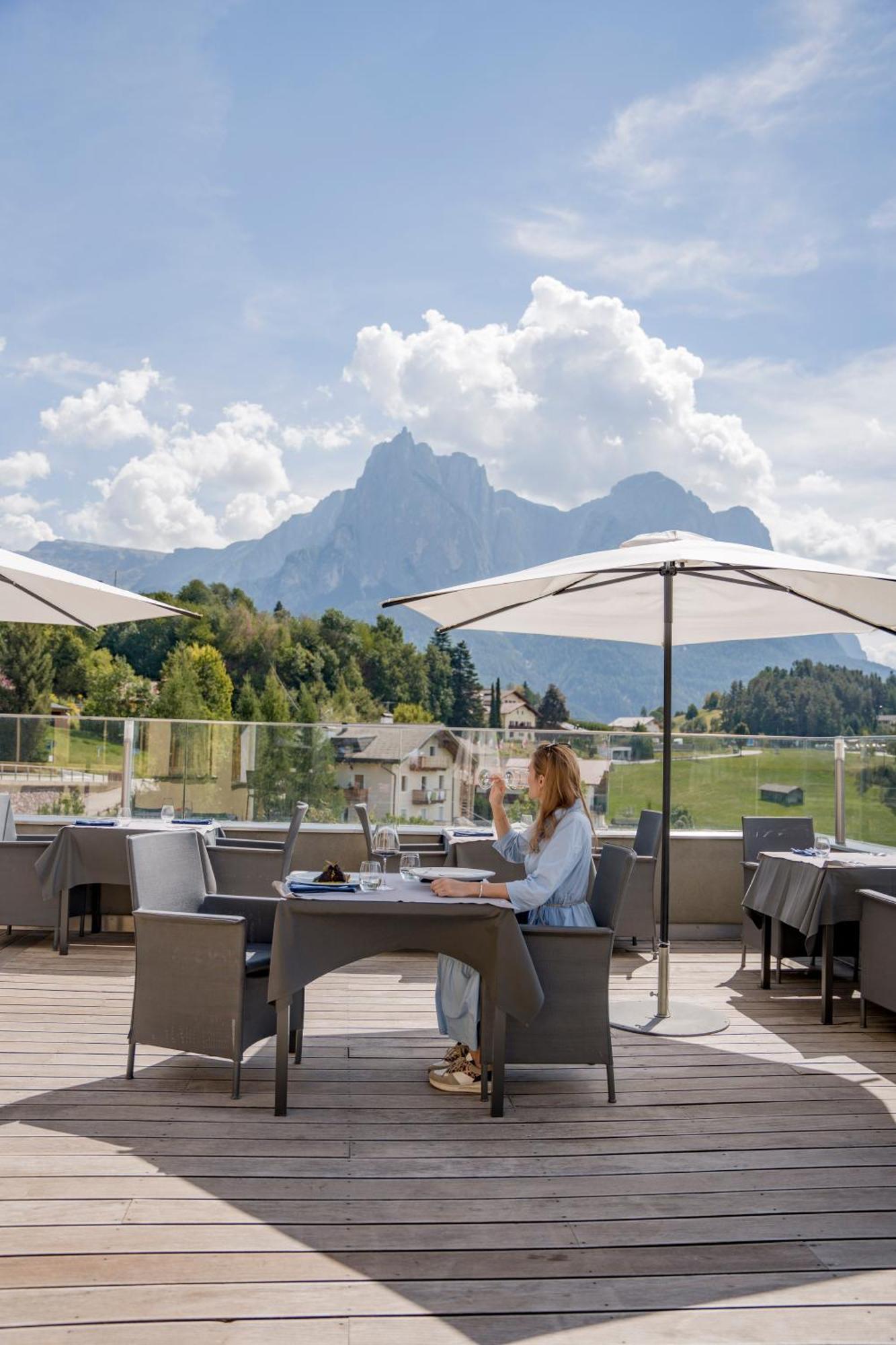 Hotel Alpenflora Кастелрото Екстериор снимка
