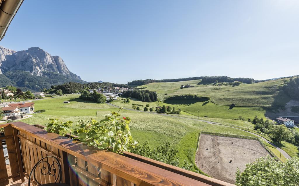 Hotel Alpenflora Кастелрото Екстериор снимка